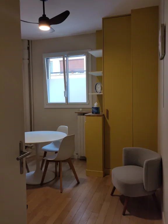 Bureau de 11 m² à Michel Bizot