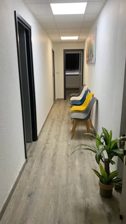 Bureau / Cabinet médical ou libéral climatisé - Hyères Le Palatin (Parking & Ascenseur)