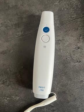 Scanner intra-oral medit i 700